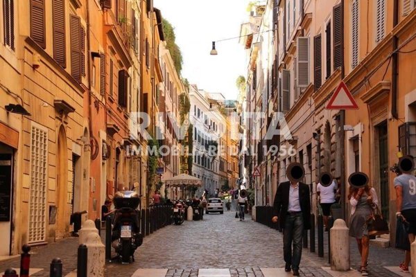 negozio in affitto a Roma in zona Rione Monti/Campitelli