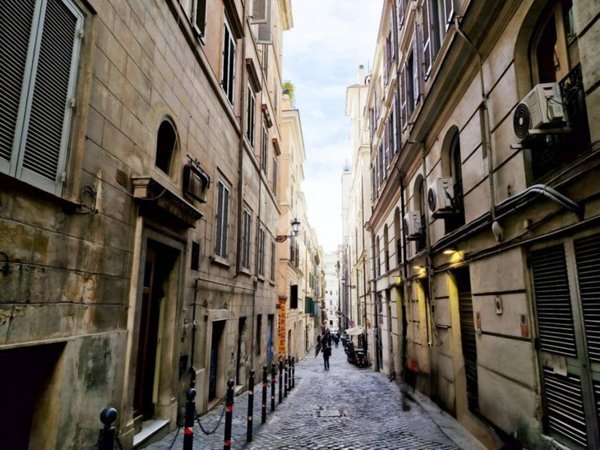 negozio in affitto a Roma in zona Trevi-Colonna
