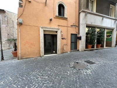 negozio in affitto a Roma