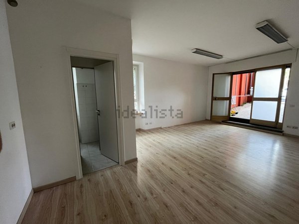 locale commerciale in affitto a Roma in zona Appio Latino