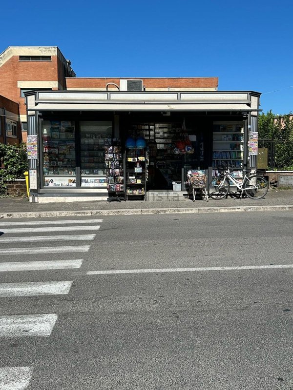 locale commerciale in affitto a Roma in zona Torre Angela