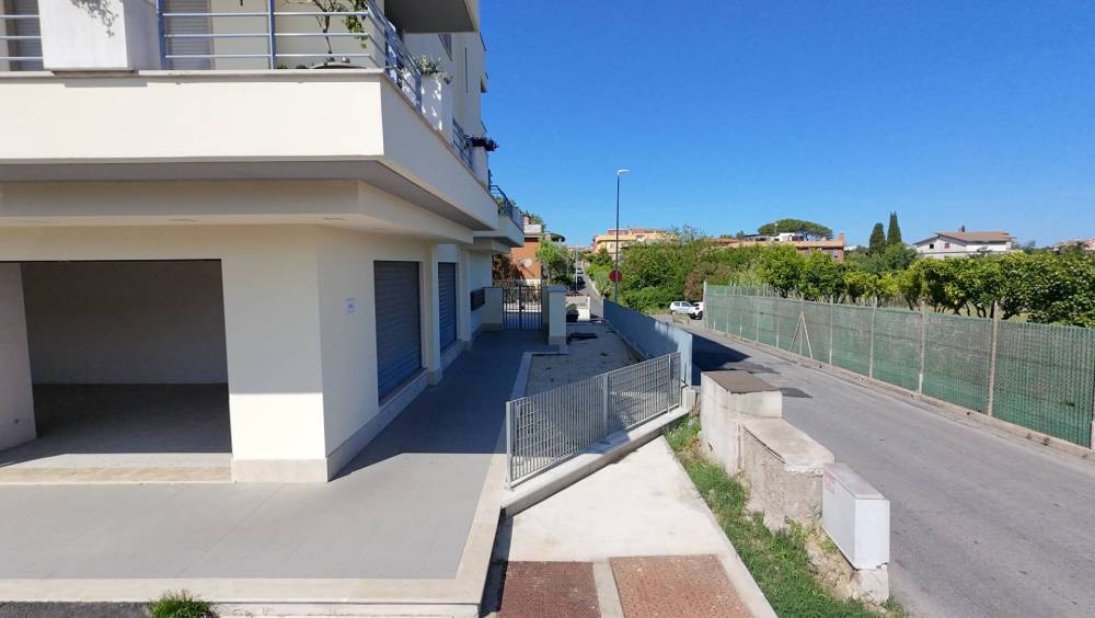 locale commerciale in affitto a Roma in zona Acilia