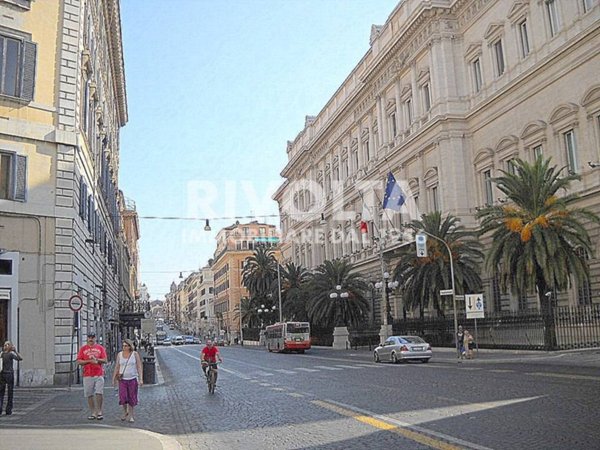 locale commerciale in affitto a Roma in zona Rione Monti/Campitelli
