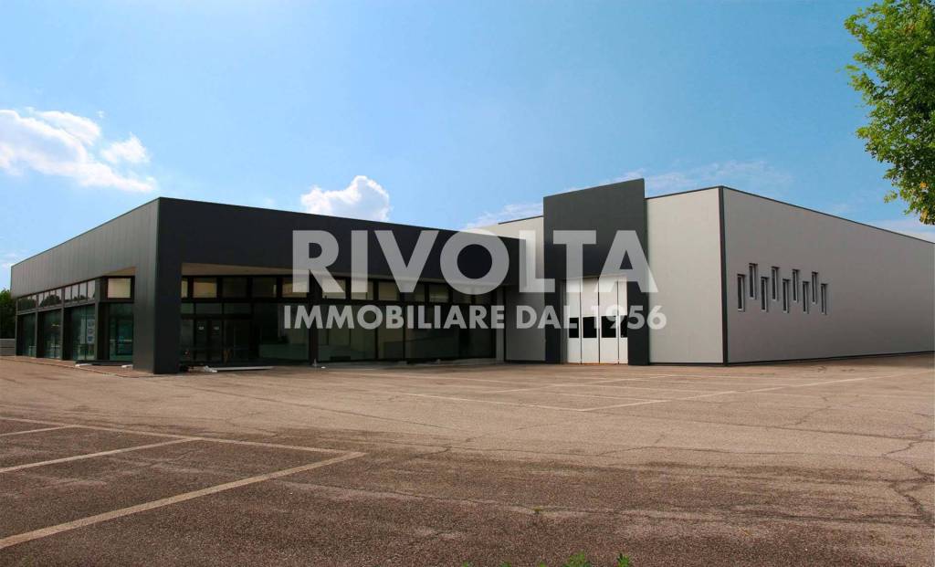 locale commerciale in affitto a Roma in zona Cinecittà