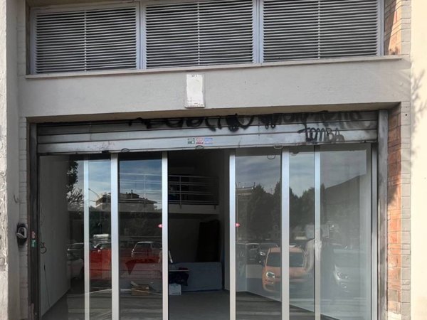 negozio in affitto a Roma in zona Appio Claudio