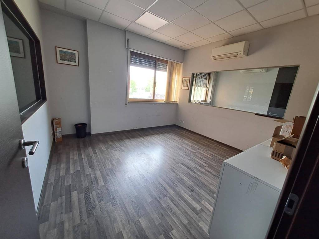 ufficio in affitto a Roma in zona Romanina