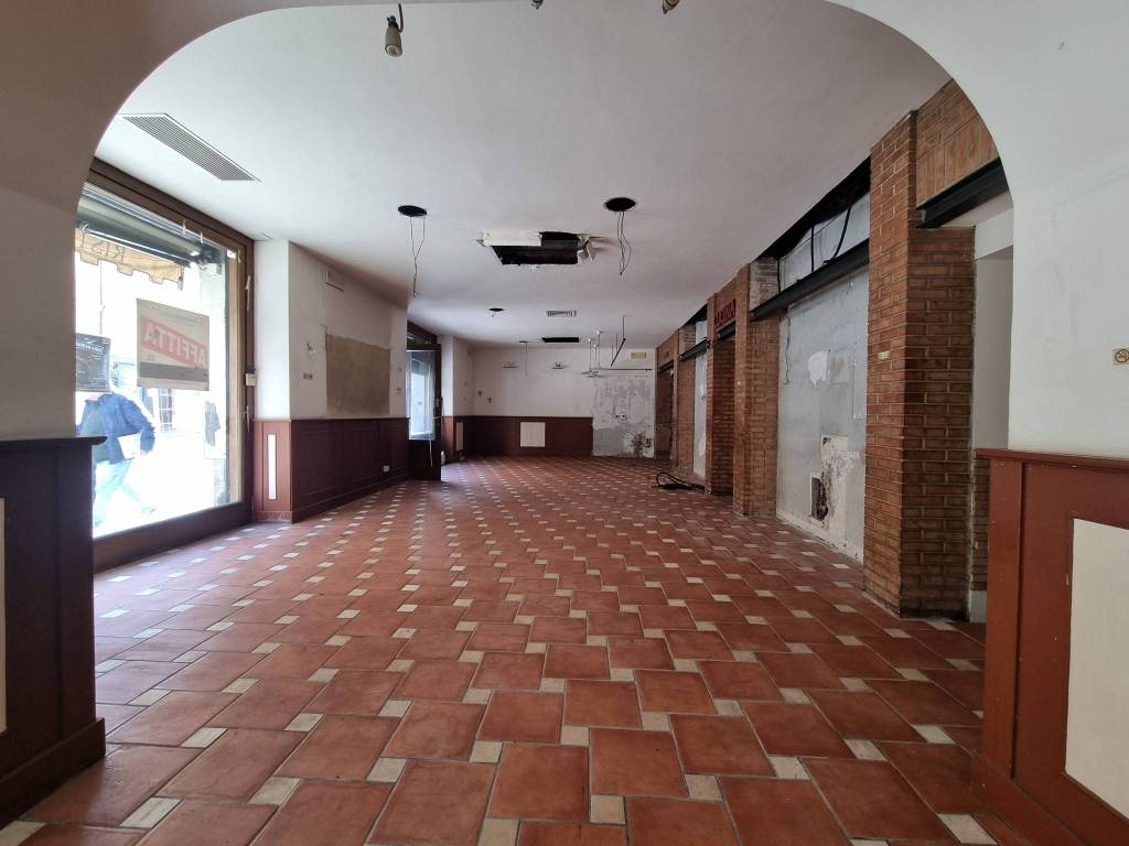 negozio in affitto a Roma in zona Rione Prati