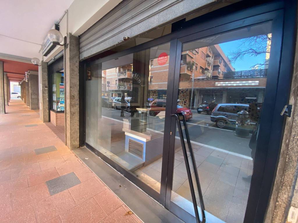 negozio in affitto a Roma in zona Ostia