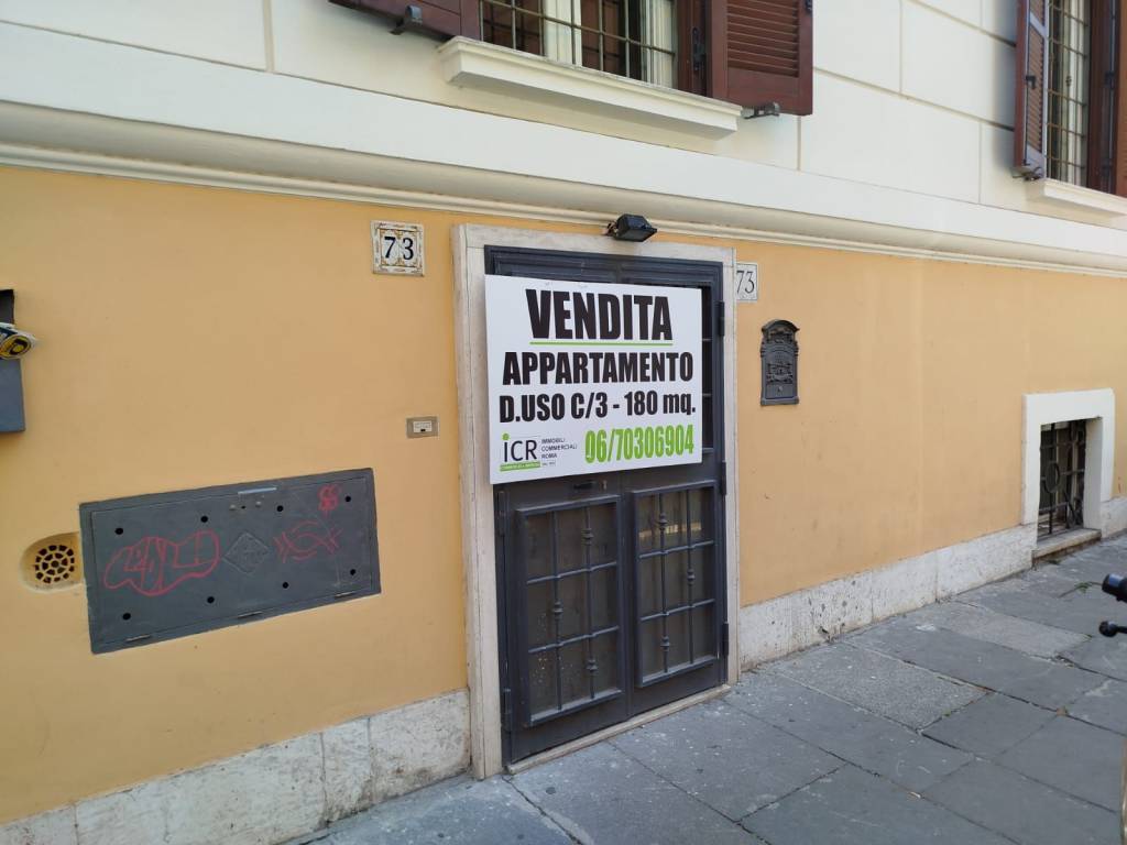 negozio in affitto a Roma in zona Rione Monti/Campitelli