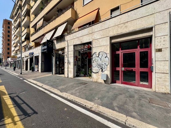negozio in affitto a Roma in zona Appio Latino