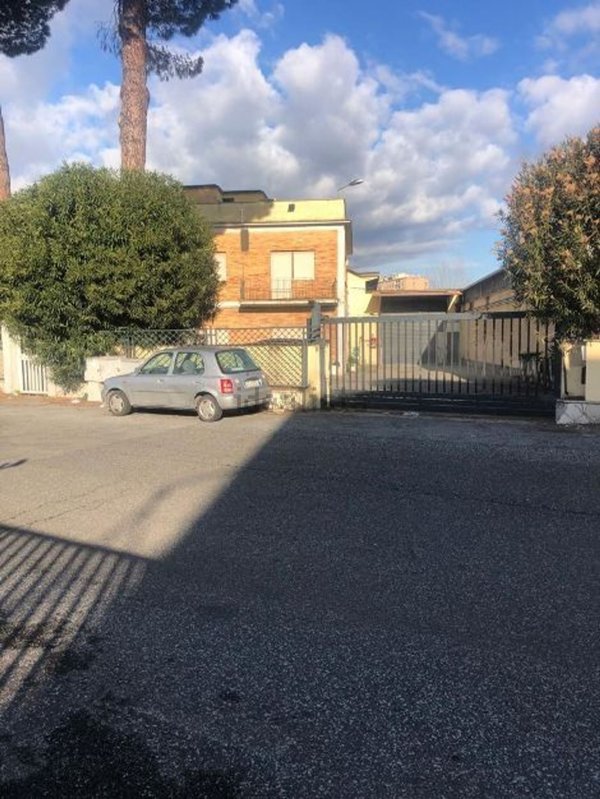 locale di sgombero in affitto a Roma in zona San Basilio