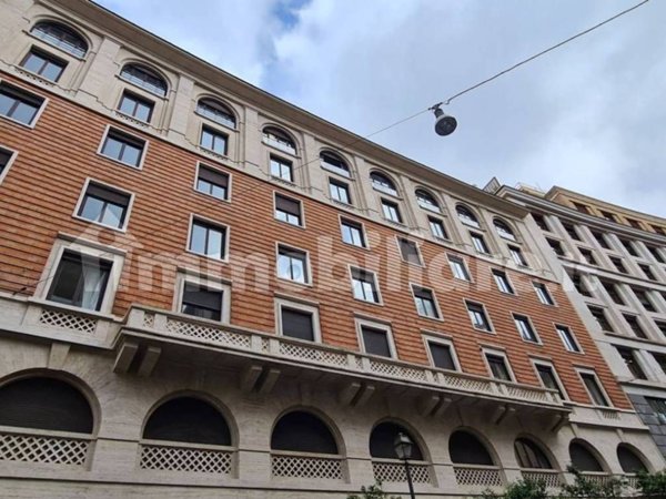 negozio in affitto a Roma in zona Trevi-Colonna