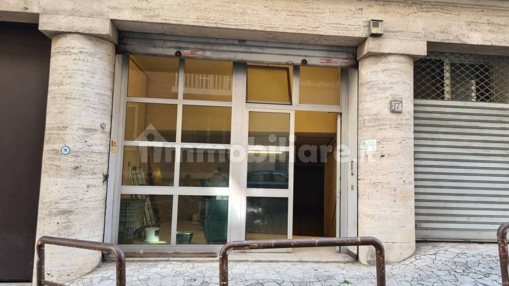negozio in affitto a Roma in zona Trevi-Colonna