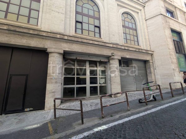 negozio in affitto a Roma in zona Trevi-Colonna