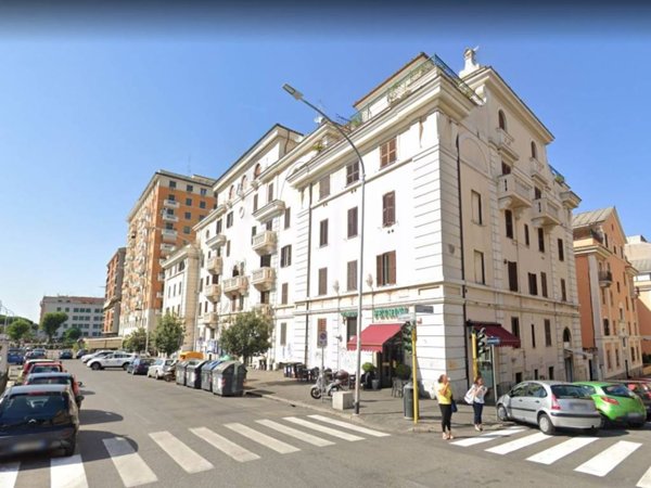 negozio in affitto a Roma in zona Tuscolano