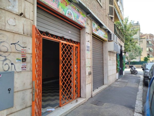 negozio in affitto a Roma in zona Cinecittà