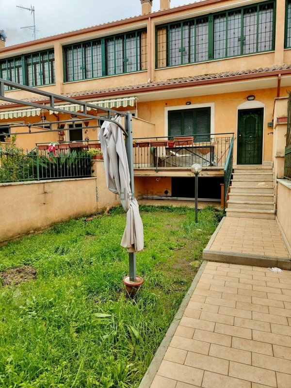 casa indipendente in affitto a Roma in zona Giardini di Corcolle