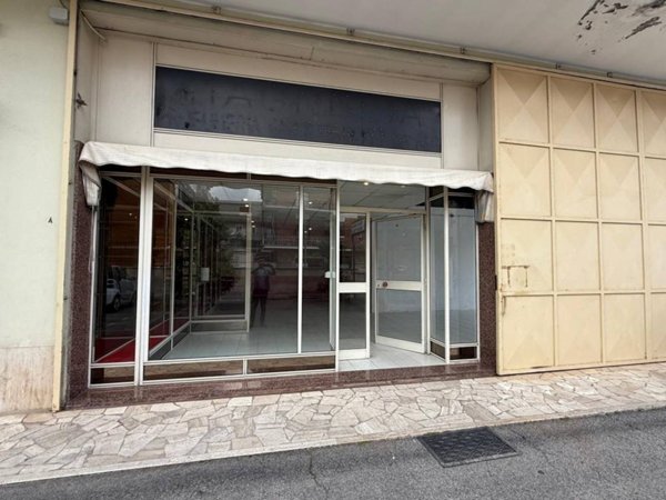 negozio in affitto a Roma in zona Romanina