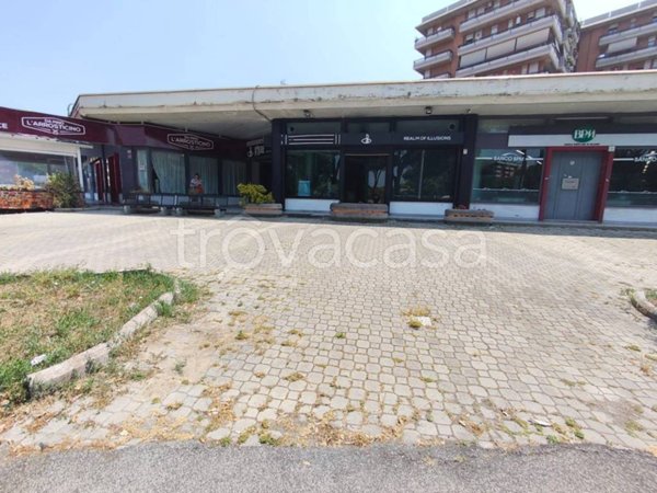 negozio in affitto a Roma in zona Torrino