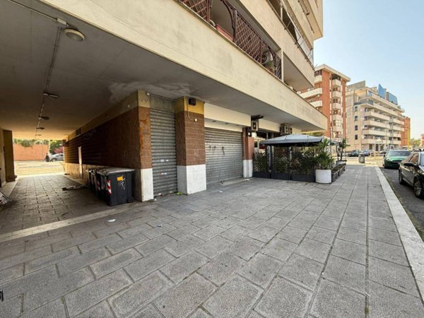 negozio in affitto a Roma in zona Fonte Laurentina