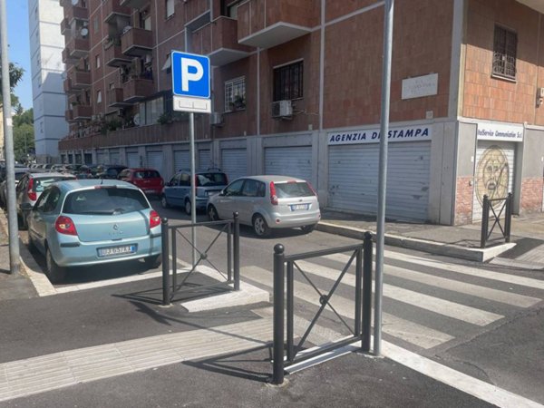 negozio in affitto a Roma in zona Ardeatino