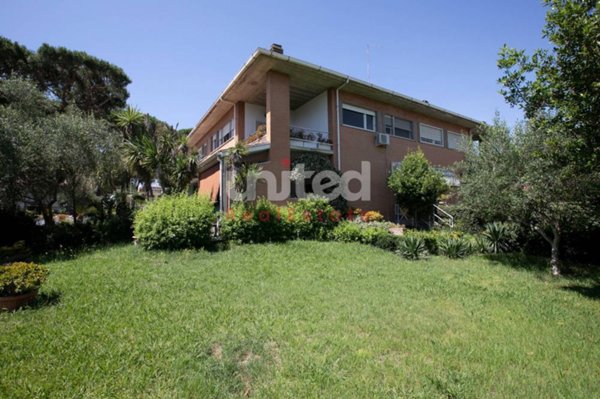 casa indipendente in affitto a Roma in zona Casal Palocco