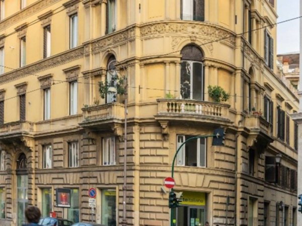 negozio in affitto a Roma in zona Parione/Sant'Eustachio
