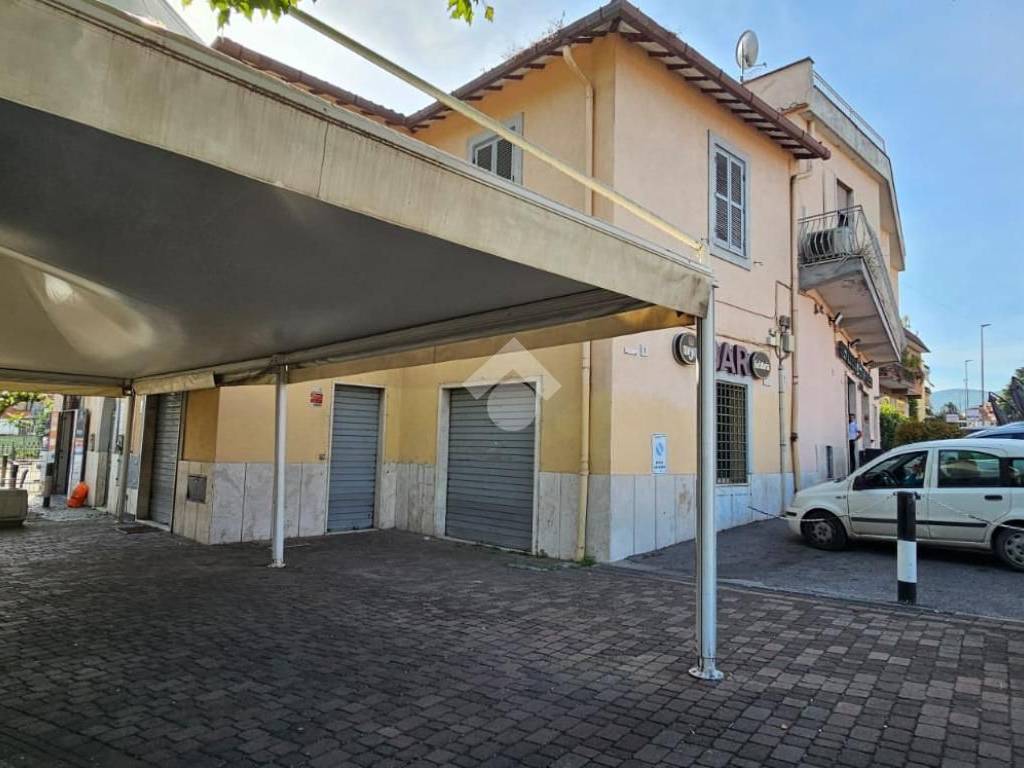 negozio in affitto a Roma in zona Finocchio