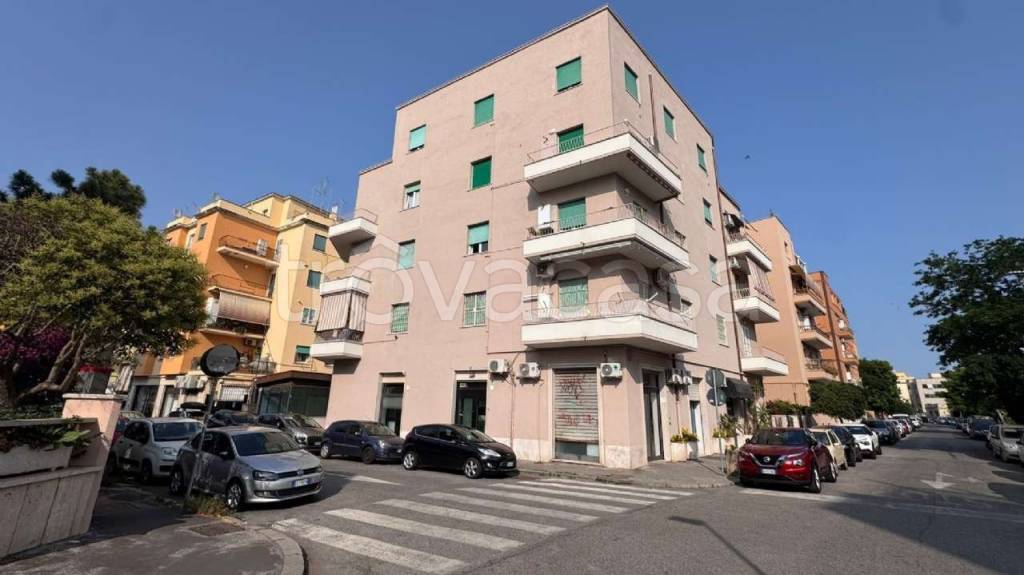 negozio in affitto a Roma in zona Ostia