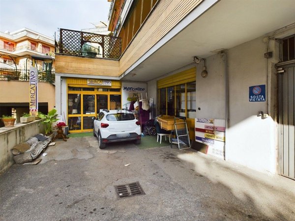 locale commerciale in affitto a Roma in zona Portuense