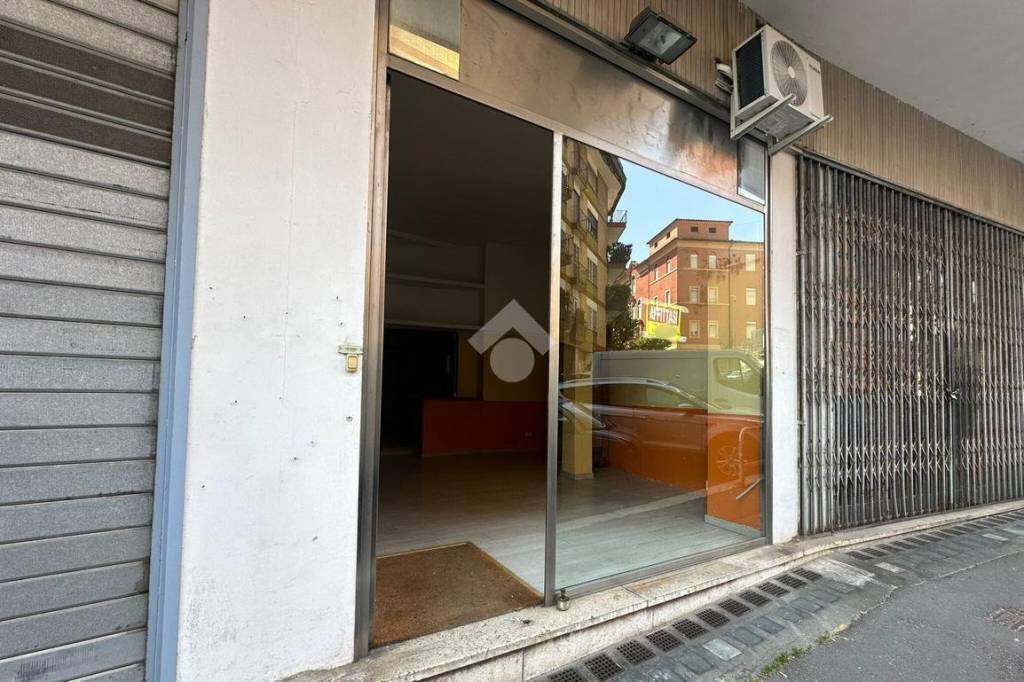 negozio in affitto a Roma in zona Tor di Quinto