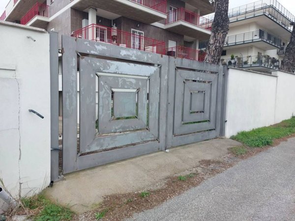 negozio in affitto a Roma