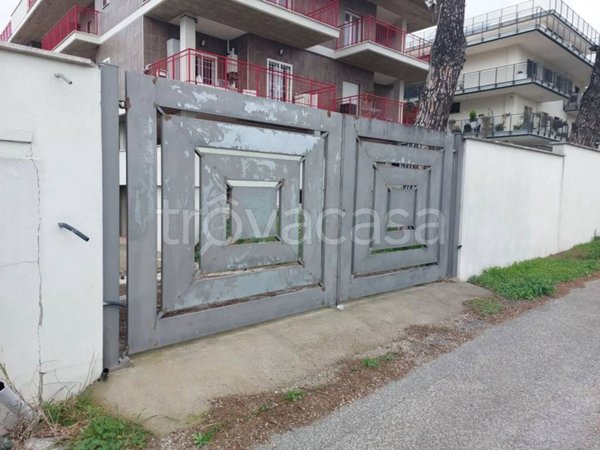 negozio in affitto a Roma