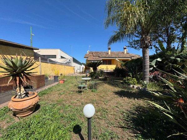casa indipendente in affitto a Roma in zona Infernetto