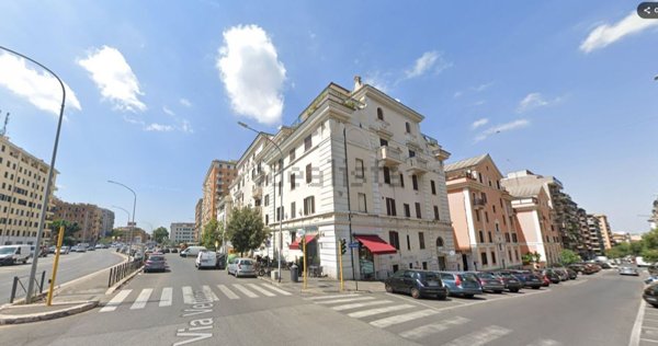 locale commerciale in affitto a Roma in zona Tuscolano