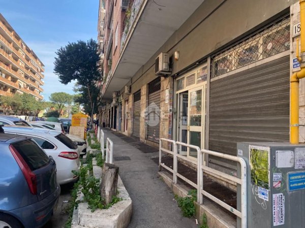 locale commerciale in affitto a Roma in zona Tuscolano