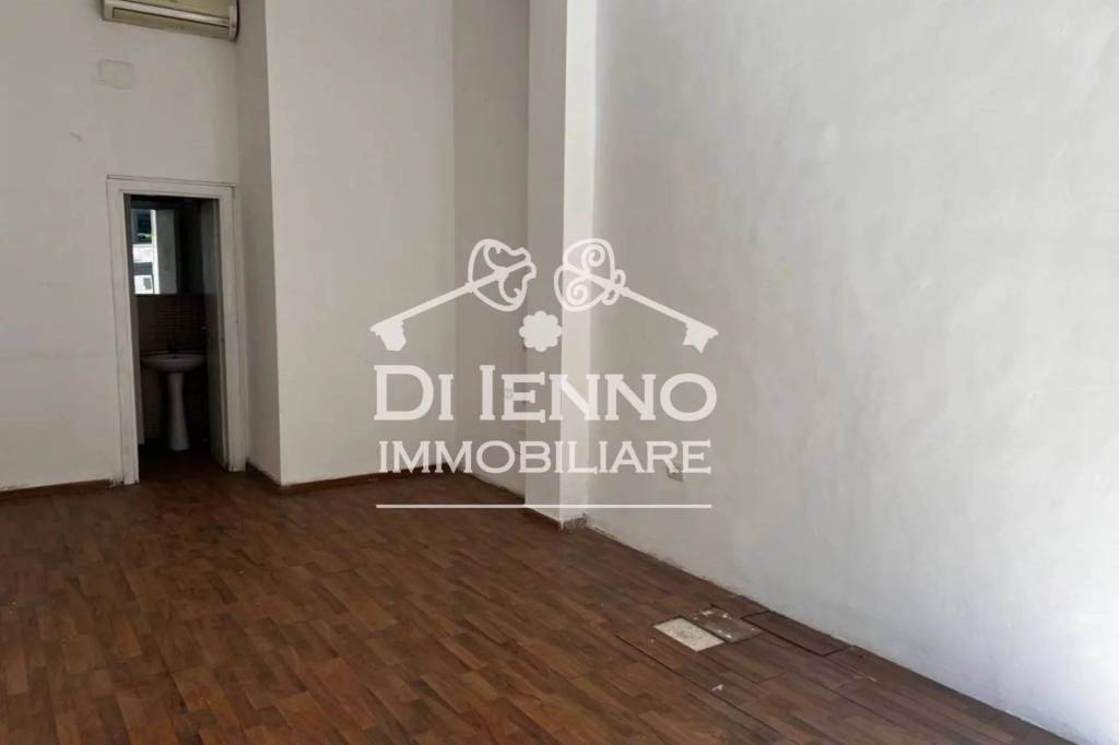 negozio in affitto a Roma