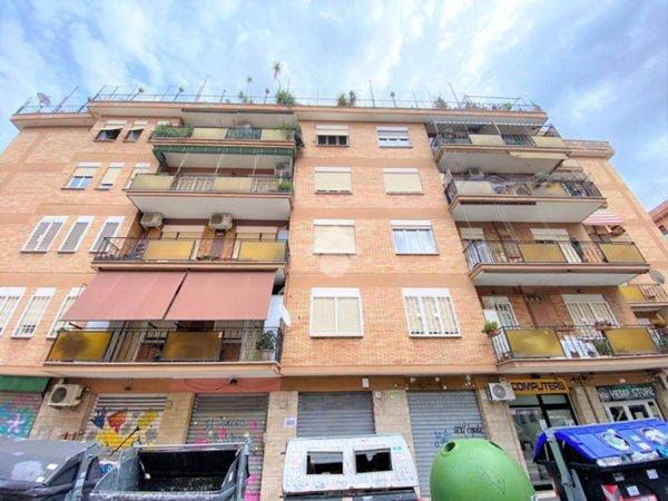 negozio in affitto a Roma in zona Portuense