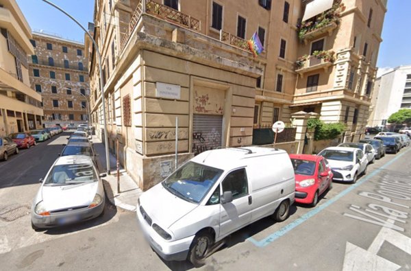 negozio in affitto a Roma in zona Tuscolano