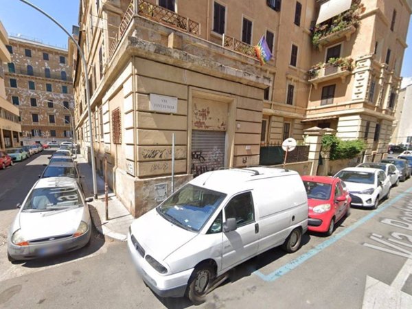 negozio in affitto a Roma in zona Tuscolano