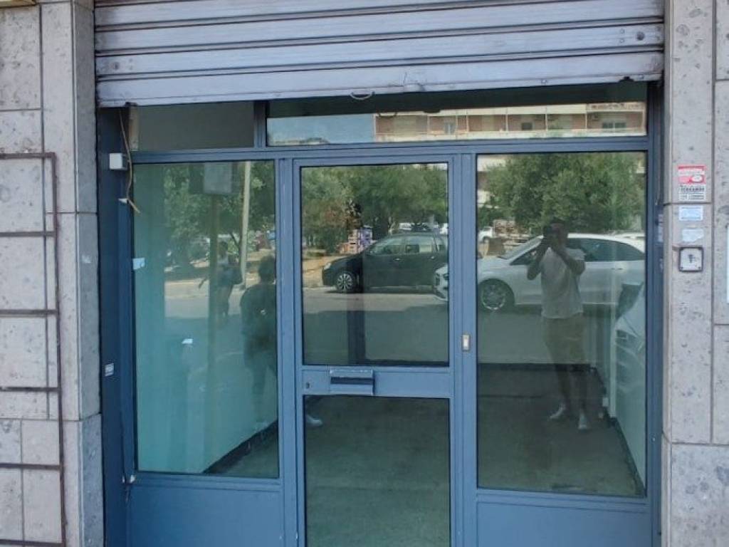 negozio in affitto a Roma in zona Ostia