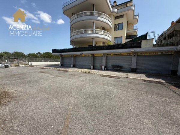 locale commerciale in affitto a Roma in zona Borghesiana