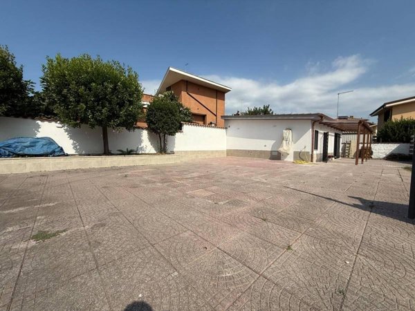 casa indipendente in affitto a Roma in zona Ostia Antica