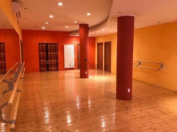 locale commerciale in affitto a Roma in zona Appio Pignatelli