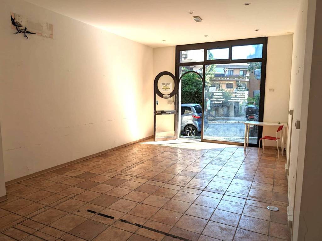 negozio in affitto a Roma in zona Portuense