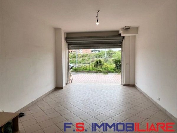 negozio in affitto a Roma in zona Ponte di Nona