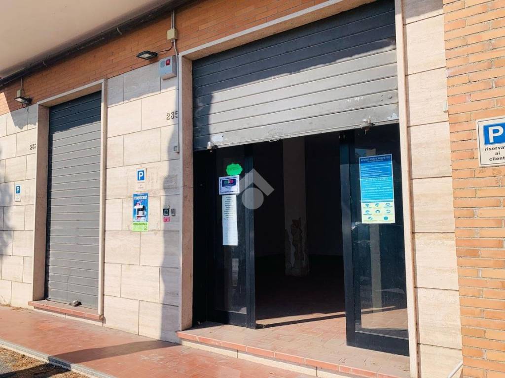 negozio in affitto a Roma in zona Dragona/Bagnoletto