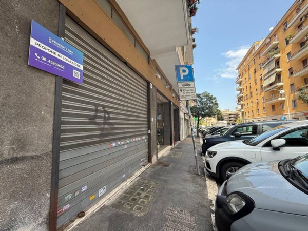 negozio in affitto a Roma in zona Appio Latino