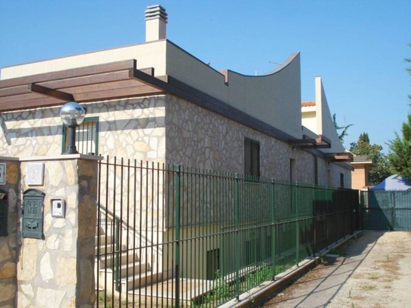 casa indipendente in affitto a Roma in zona Casal Palocco