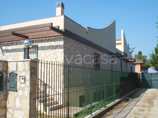 casa indipendente in affitto a Roma in zona Casal Palocco